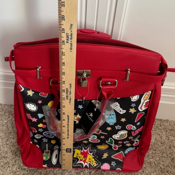 NWT red roller for laptop for traveling for kids or weekend get away - Picture 2 of 10